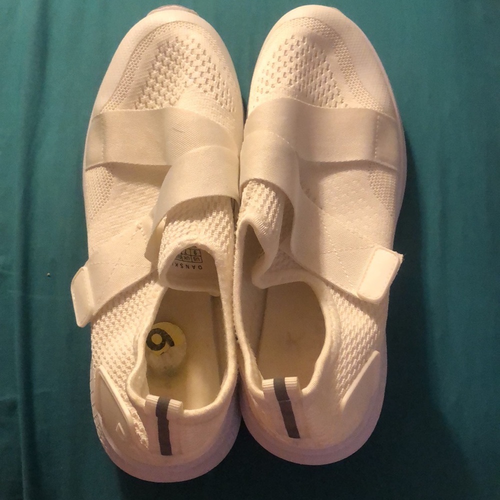Women’s White Size 9 Danskin Shoes - Picture 2 of 9